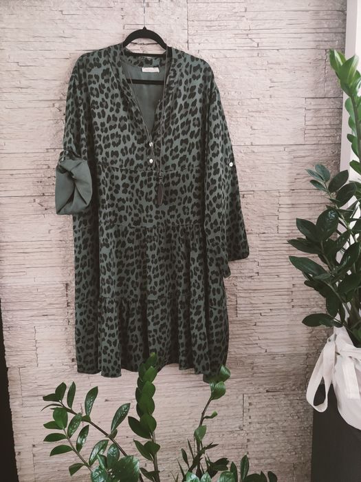 Sukienka khaki w panterkę