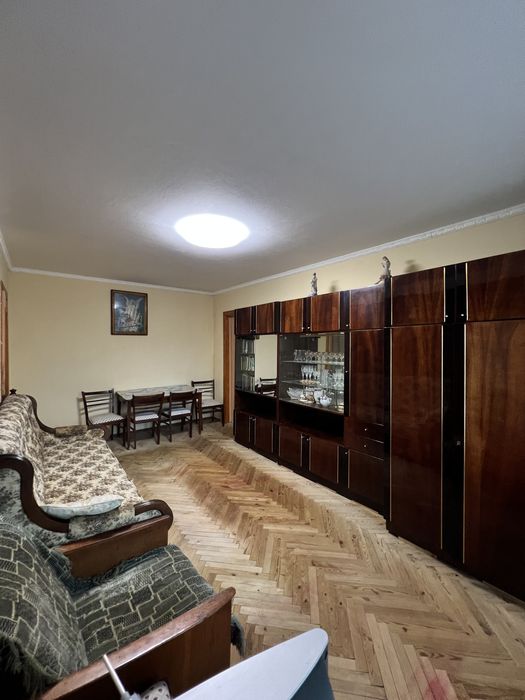 Продається 3-кімнатна квартира чеського планування на вул. Науковій
