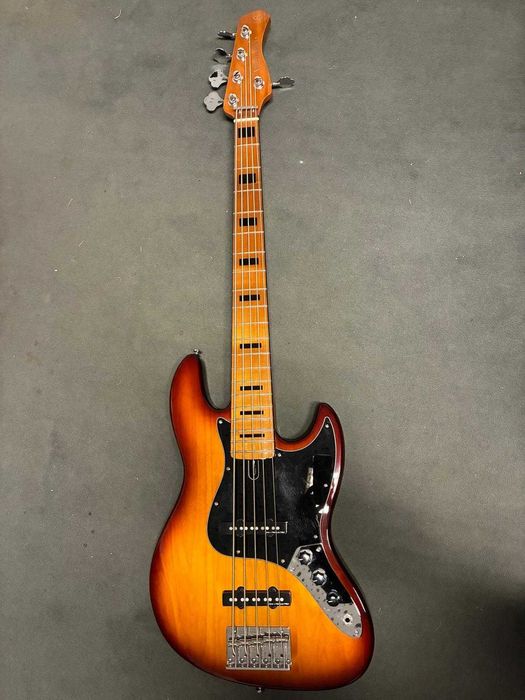 Baixo Marcus Miller L5