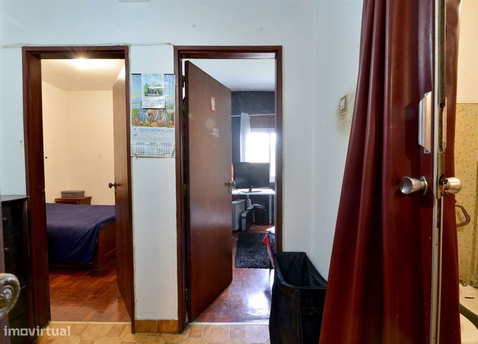 Apartamento T2 para remodelar em Porto Salvo, Oeiras