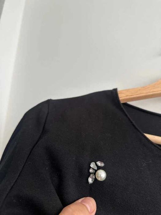 Czarna bluzka Massimo Dutti z długim rękawem i ozdobnymi aplikacjami S