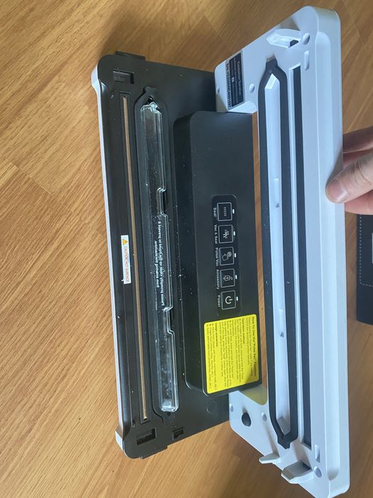 Вакуматор Bonsenkitchen VS2000.