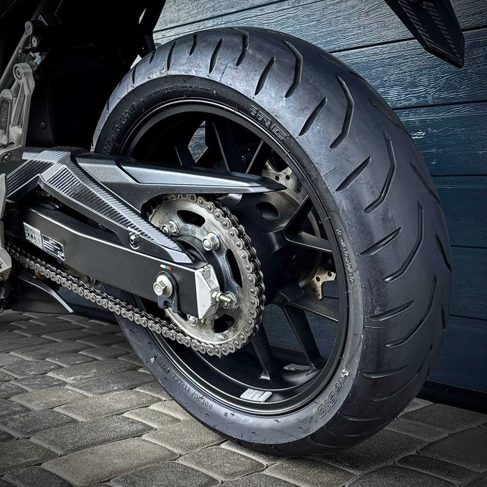 Продам мотоцикл Honda CBR400R (1676)