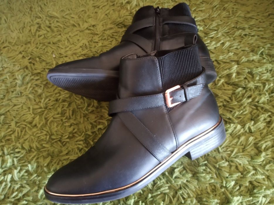 Botas pretas nr.º 39