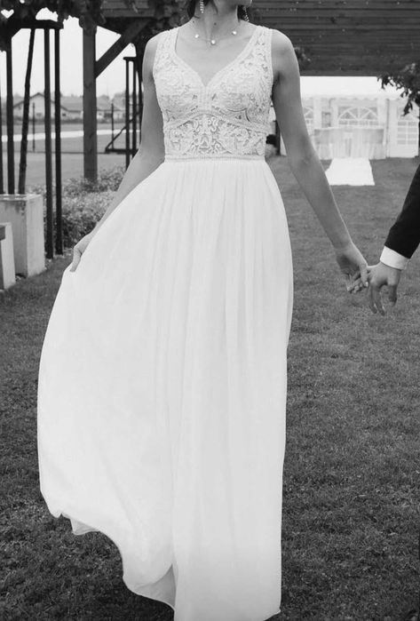 Zwiewna suknia ślubna