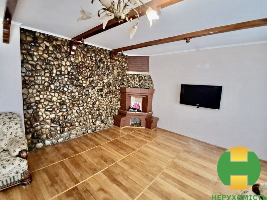 Продається 3-кімнатна квартира .Заводське