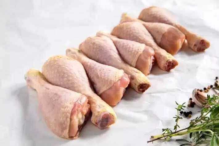 Frango fresco, asas de frango, filetes de frango, pernas de frango
