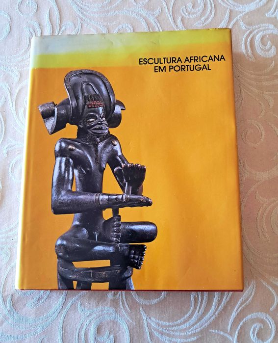Ernesto Oliveira/Marie-Louise Bastin - Escultura Africana em Portugal