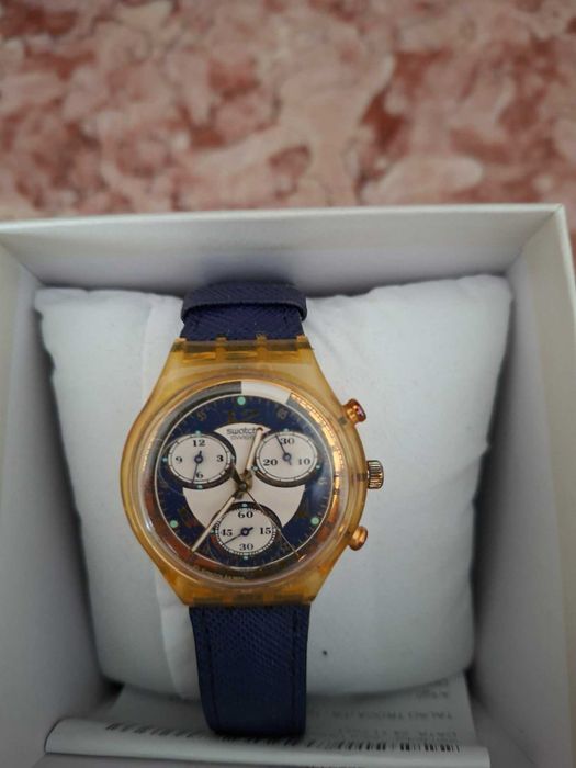 Relogio Swatch coleção dourado, pulseira azul, como novo
