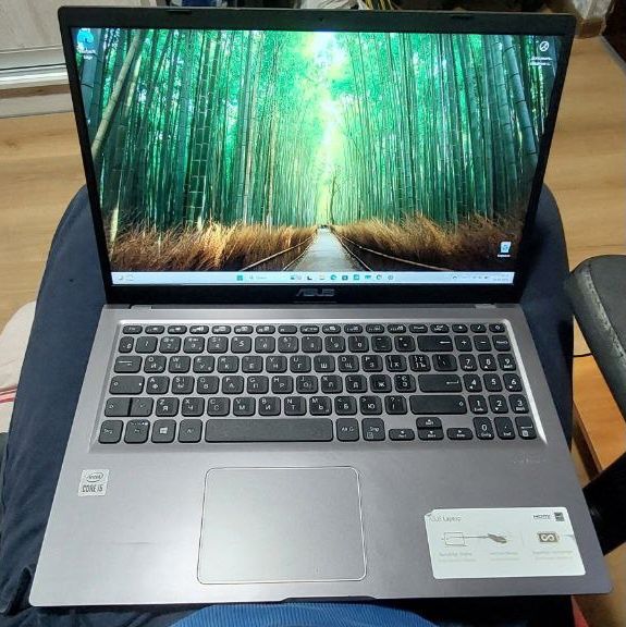 Сучасний ноутбук від ASUS: VivoBook