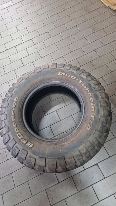 4 pneus 235/85/16 bfgoodrich mud terrain t/a com mais de 70%  piso