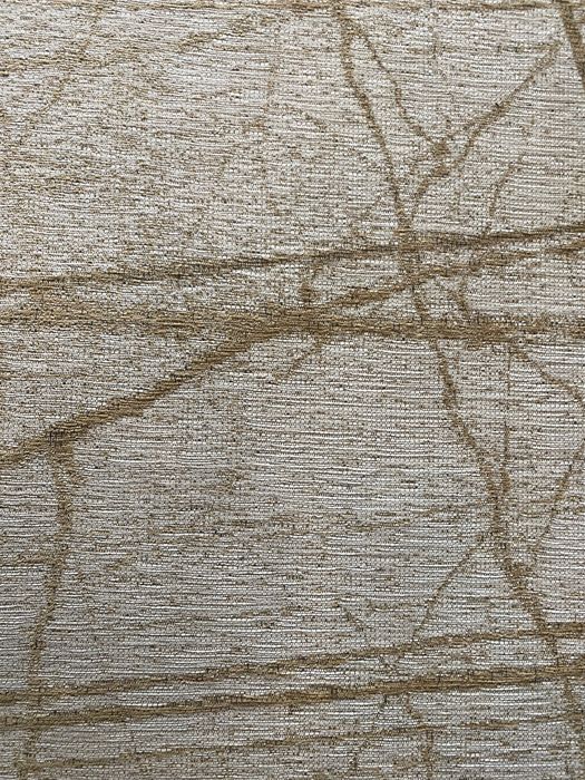 Tapete tons de cinza e riscas douradas