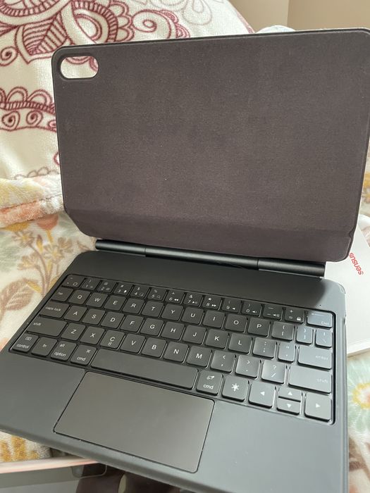 czarne etui na iPad z klawiaturą Tech Protect SmartCase