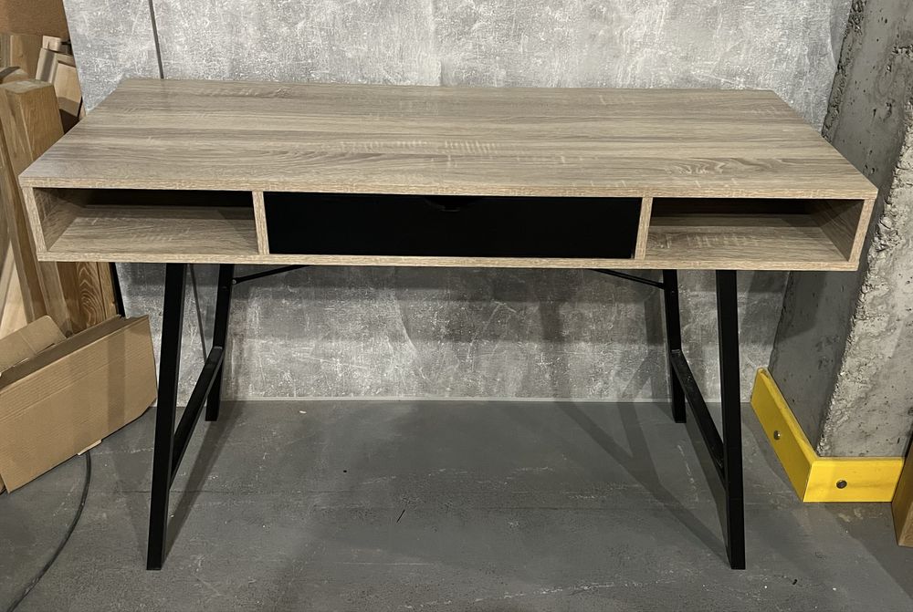 Biurko Jysk abbetved