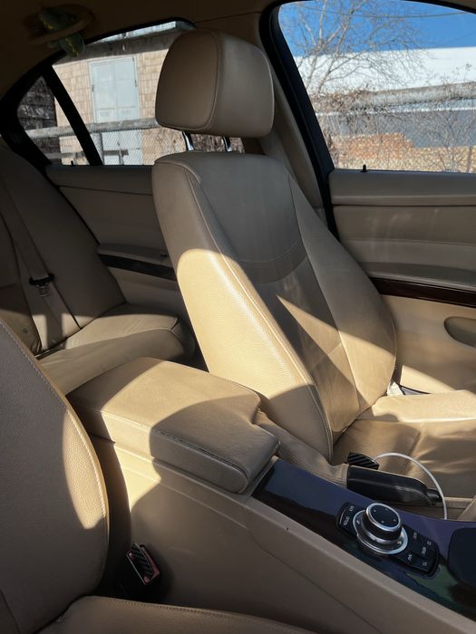 Автомобіль BMW 320i e90 рестайлінг