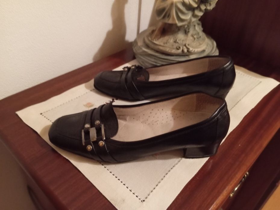 5 pares de sapatos / botas para senhora ( 36 / 37 )