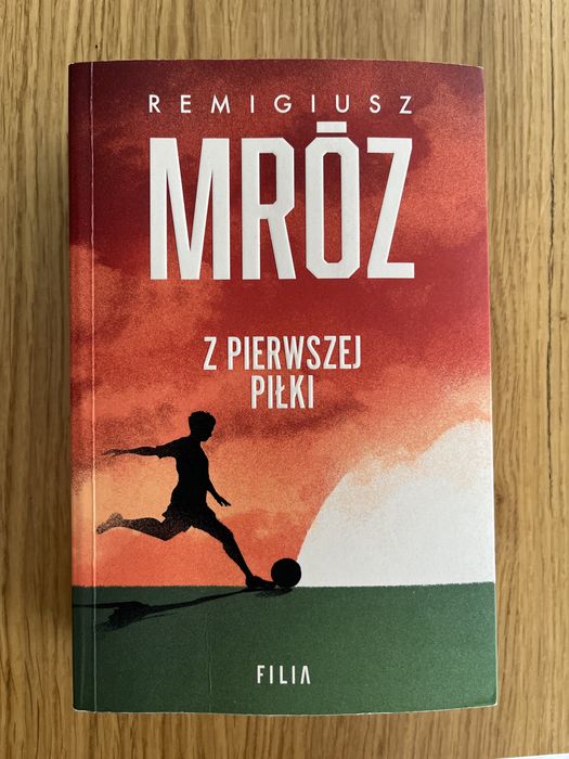 Remigiusz Mróz Z pierwszej piłki książka
