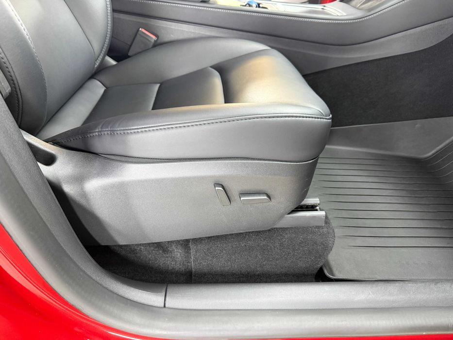 Tesla model Y 2022 року long range, повний комплект, дотяжки дверей