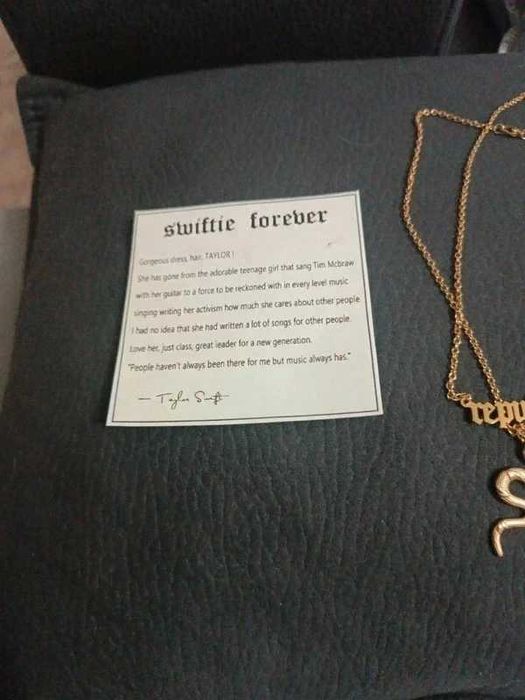 Colar Taylor Swift - Cobra + Reputation