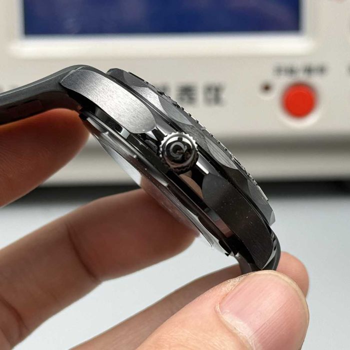 Relógio Omega Seamaster Diver 300M "Guerreiro Negro"