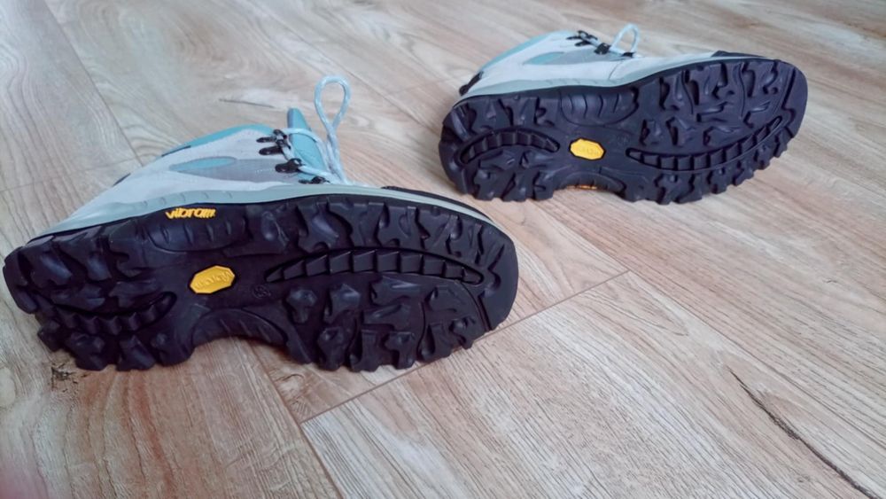 damskie buty trekkingowe marki Quechua, model Forclaz 600