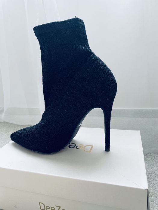 szpilki deezee obcisłe, skarpetowe