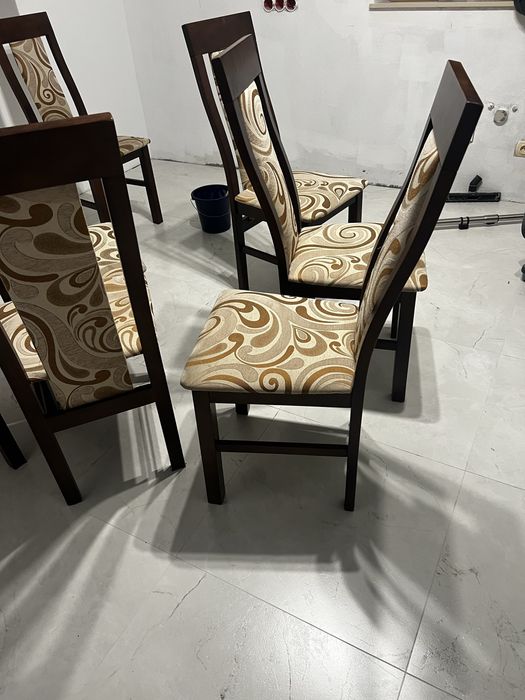Krzesła drewniane tapicerowane