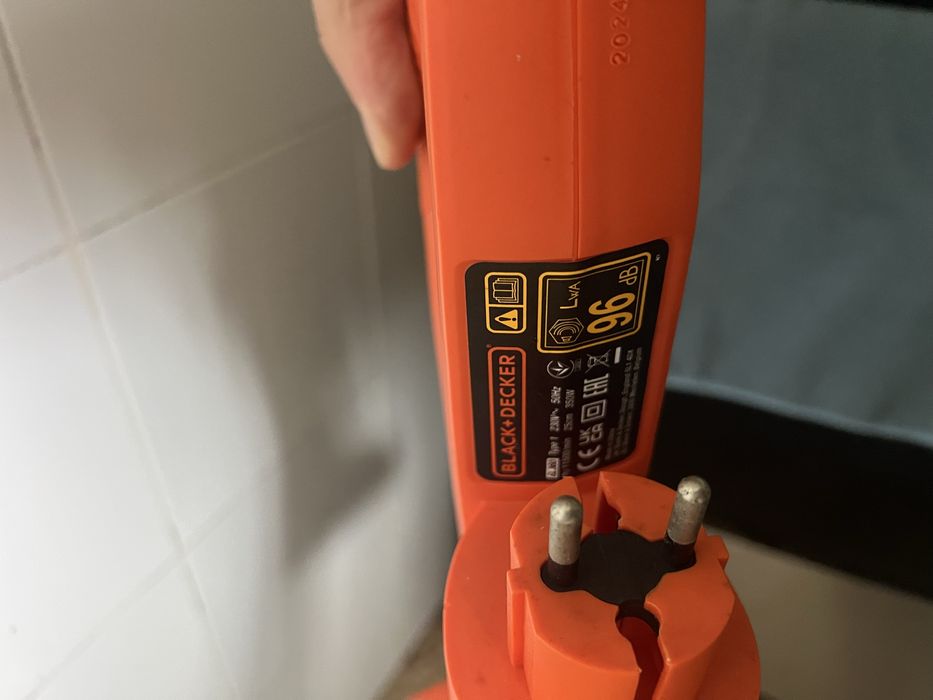 Aparador de relva Black e Decker