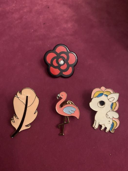 Піни та значки