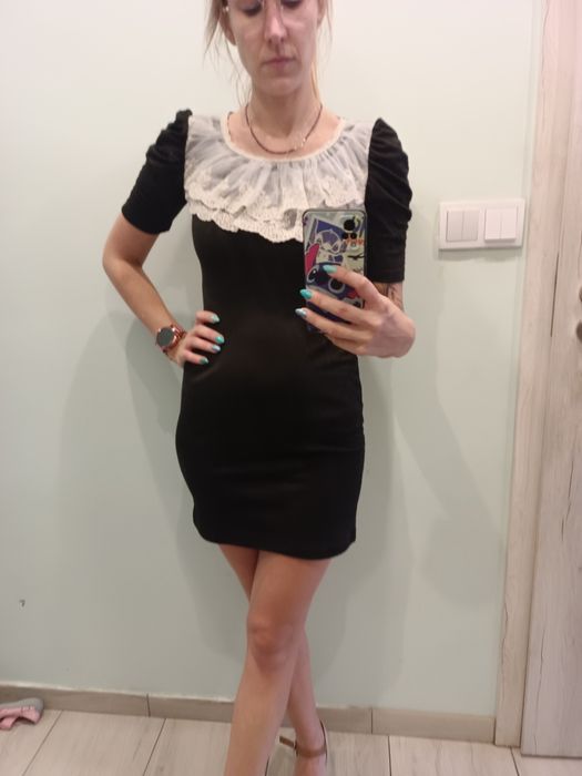 Sukienka z kołnierzem koronkowym rozm. S