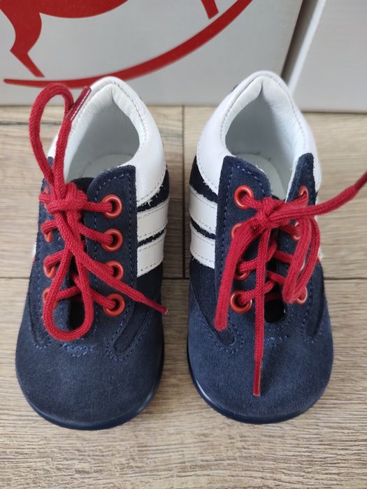 Trzewiki /Roczki Emel 18