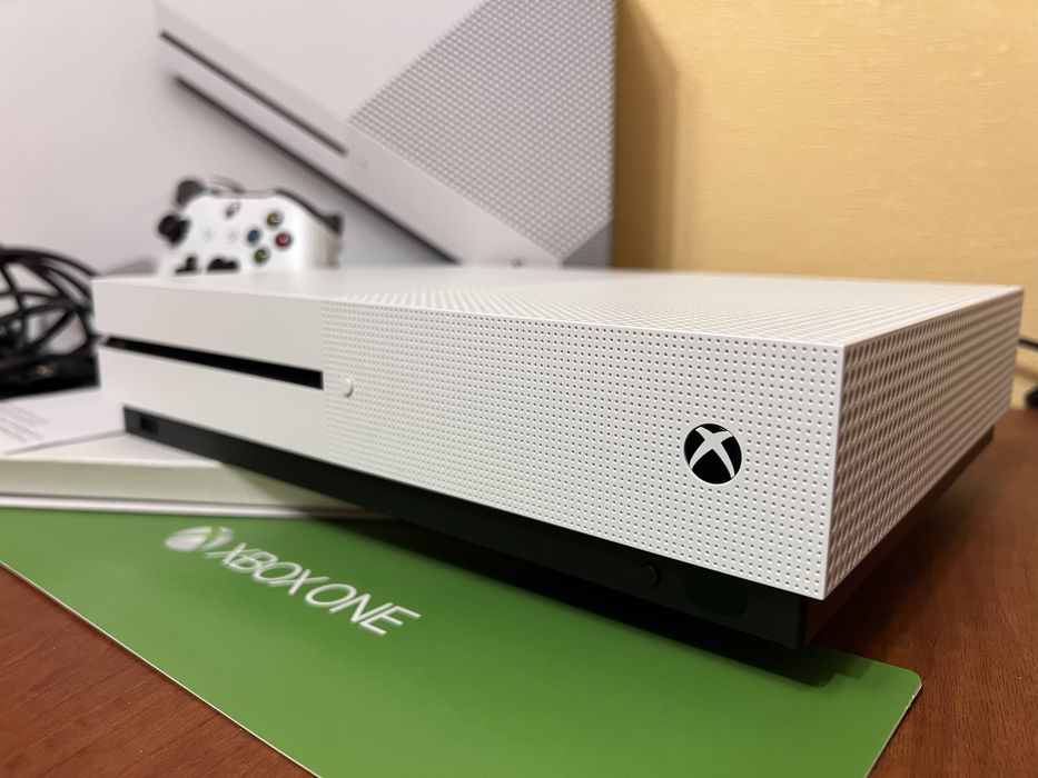 Ігрова консоль Xbox One S 1TB+ 1 геймпад+ коробка!