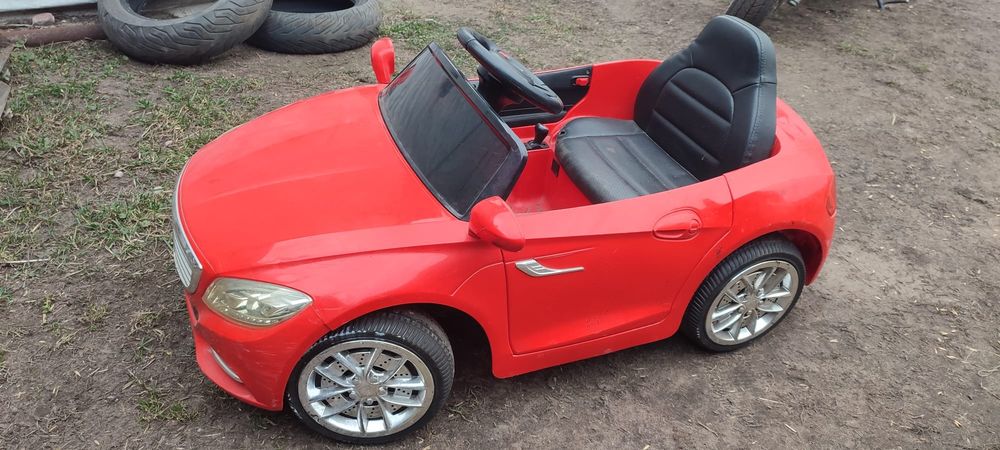 Auto na akumulator dla dziecka czerwone z pilotem