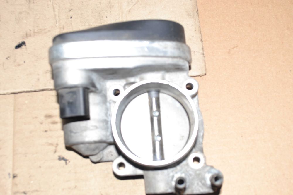 Дросельна заслонка Volkswagen Passat B6 Skoda Octavia II Ауді  2.0 fsi