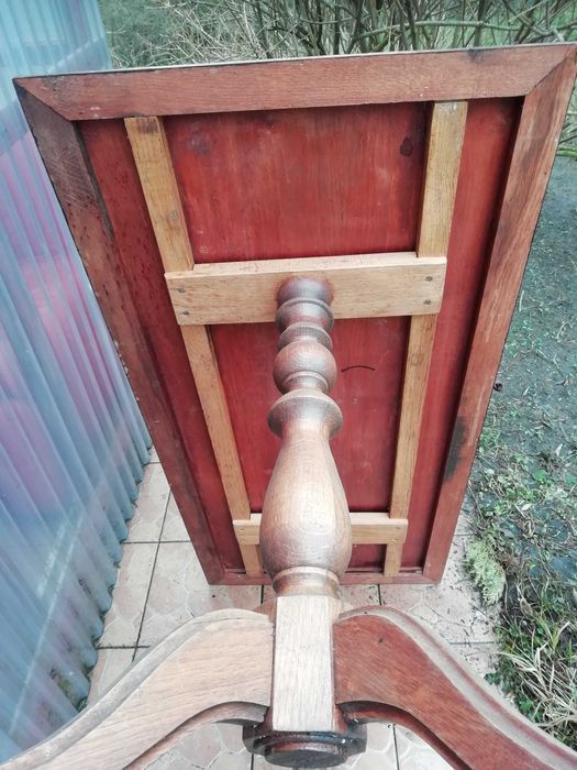 Zabytkowa ława dębowa