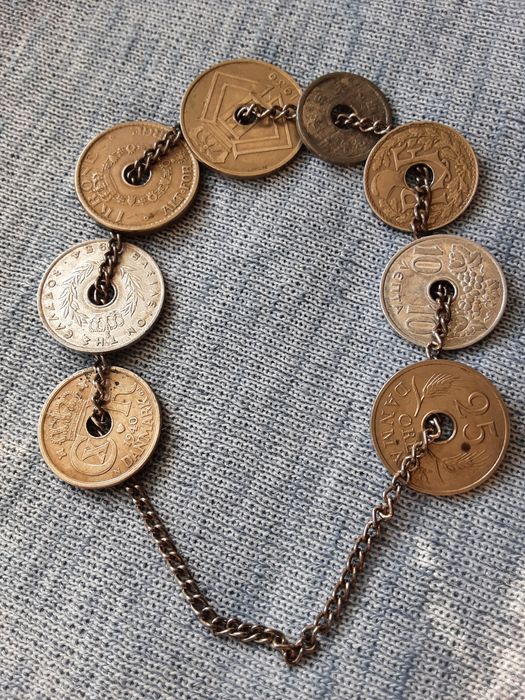 Продам набор монет  разных стран