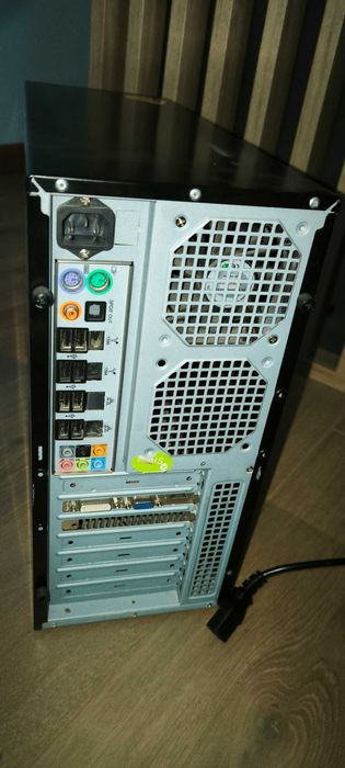 Komputer PC Intel Q8200 / 8GB RAM / GeForce 9800 GT