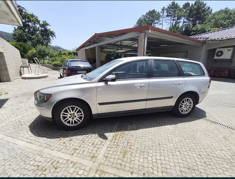 Volvo V50 de 2005 1.6d económica e fiável muito espaçososa e bom estado
