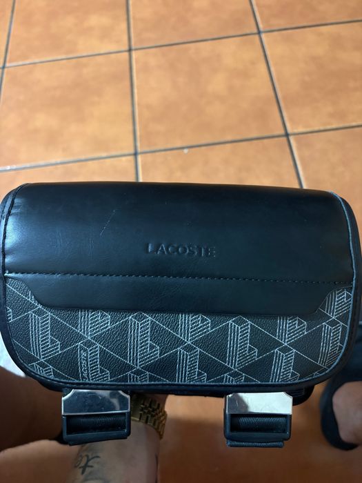 Bolsa lacoste usada em bom estado