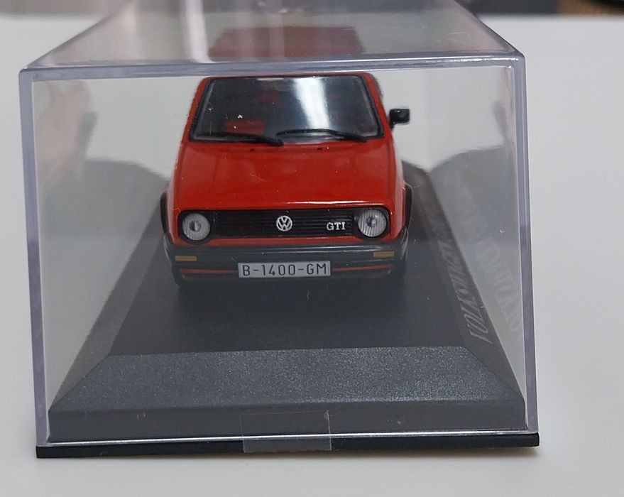 Miniatura Vw Golf Gti em escala 1/43