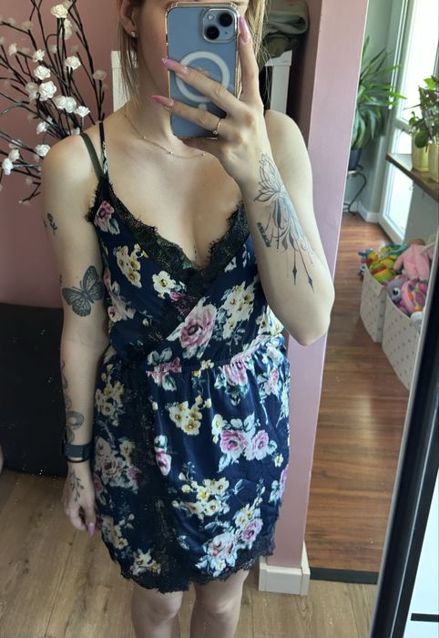Granatowa satynowa sukienka missguided 34