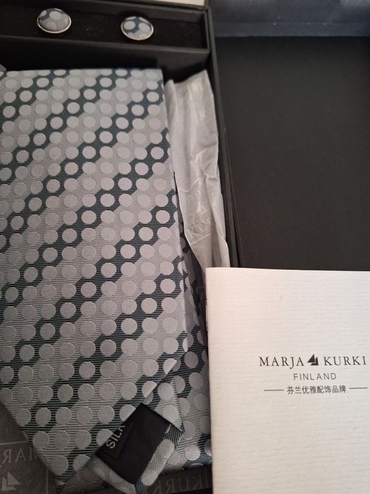 Gravata com botões de punho em seda