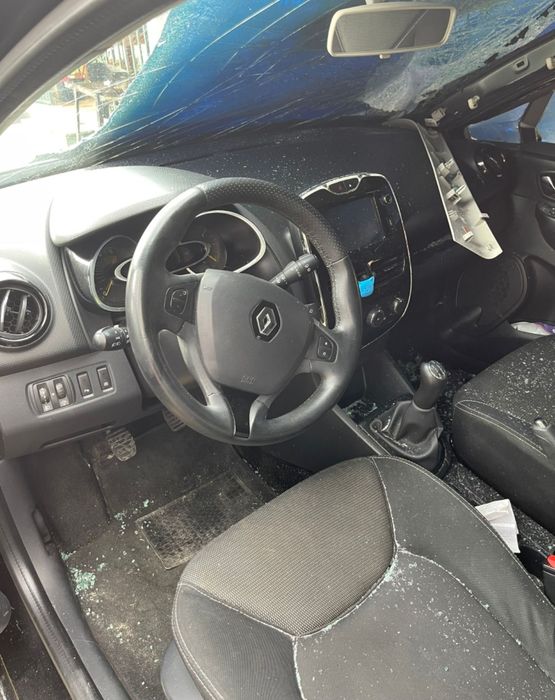 Renault clio IV 1.5 dci Ano 2014 para peças todo o Material disponível