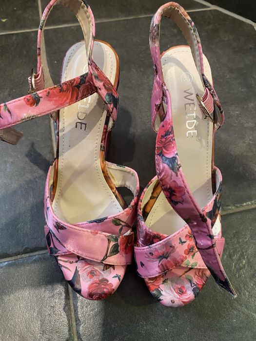 Nowe sandały na koturnie rozmiar 36