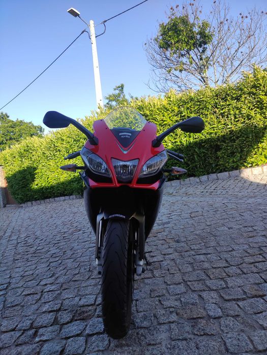 Aprilia RS4 125 (2011) – Edição Réplica MotoGP / Alitalia Racing Team