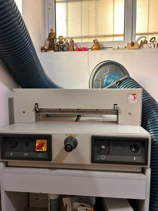 Guilhotina de papel EBA 430 E