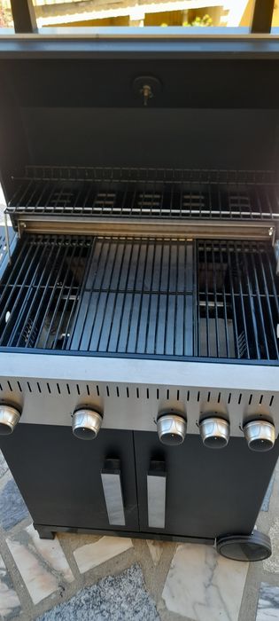 Vendo barbecue  com quatro bocas mais uma lateral