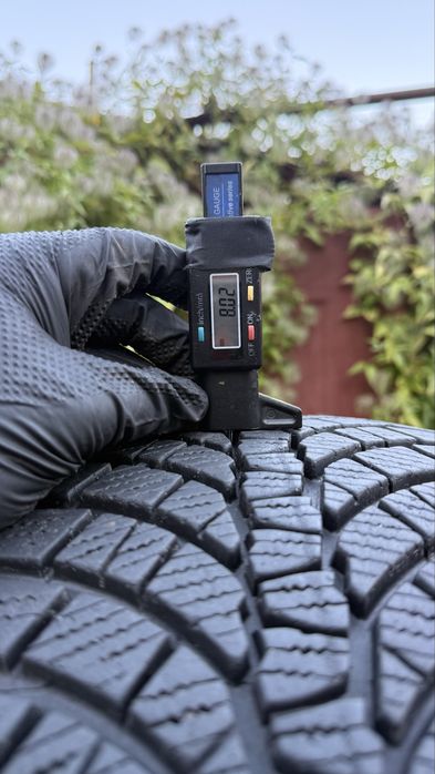 235/40 r18 Kumho стан нових 8 мм
