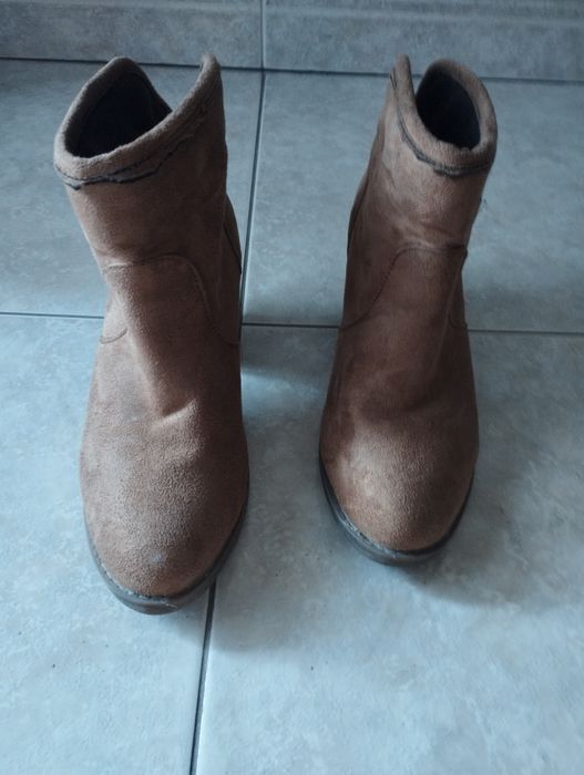 Botas, castanhas, tamanho 36