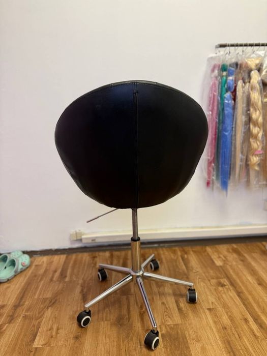 Косметичне/перукарське крісло для салона краси